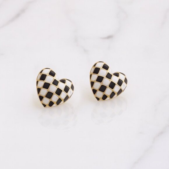 Checkered Heart Shaped Earrings - Picture 2 of 2